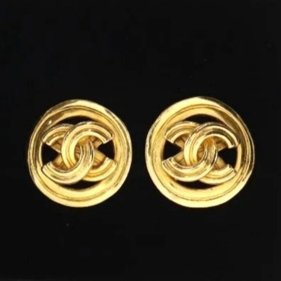 CHANEL 24K Vintage CC Gold Plated Clip-On Round Medallion Logo Earrings 1996 96P - Picture 5 of 16